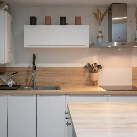 Pensión Maison 2 Avec Jardin & Parking Gratuit 3*